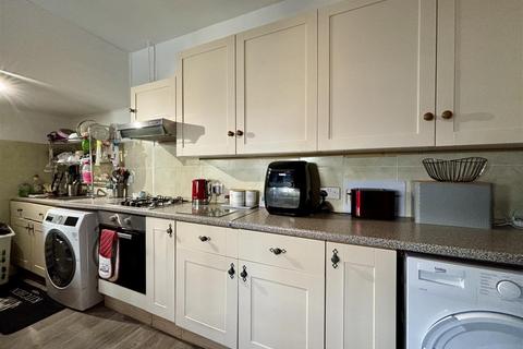4 Albert Street, Queensbury, Bradford, BD13 1AT