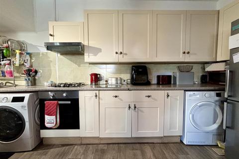 4 Albert Street, Queensbury, Bradford, BD13 1AT