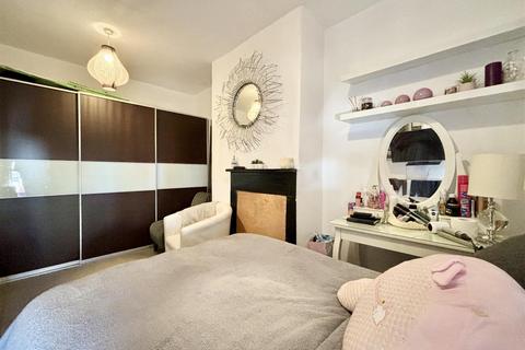 4 Albert Street, Queensbury, Bradford, BD13 1AT