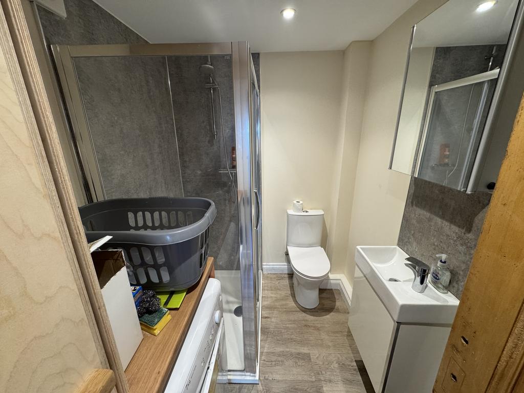 Utility/Shower Room