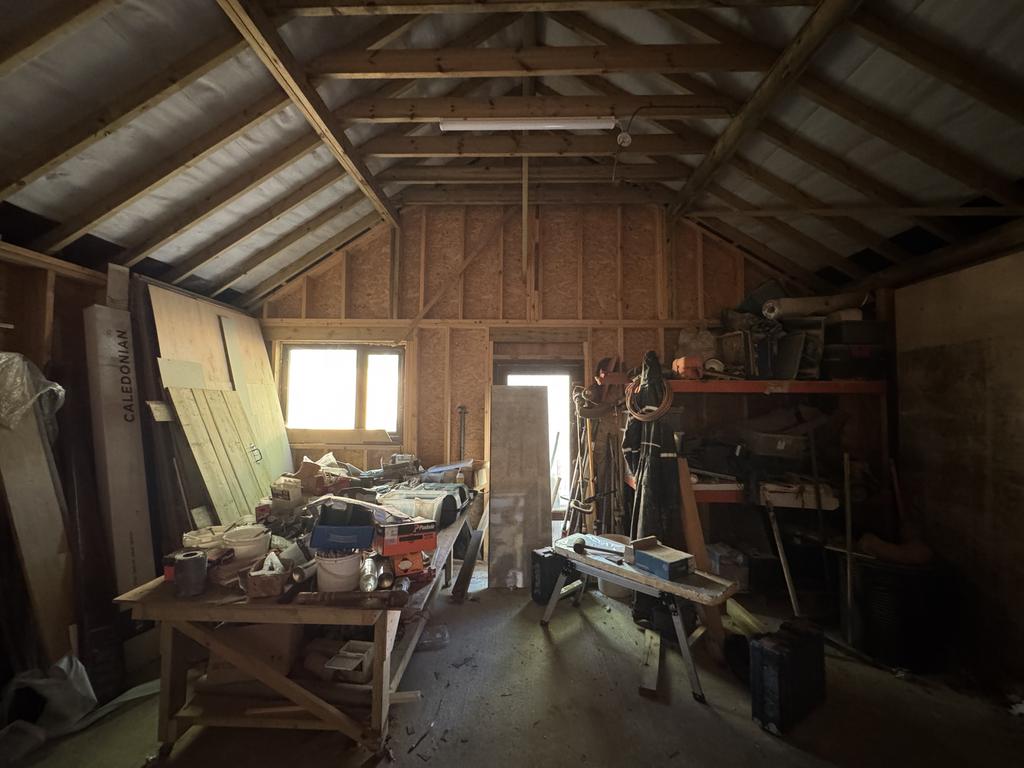 Garage/Workshop