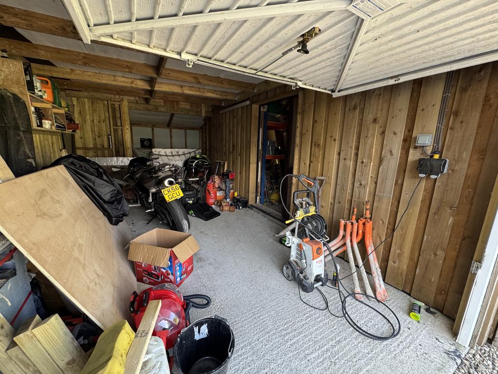 Garage/Workshop