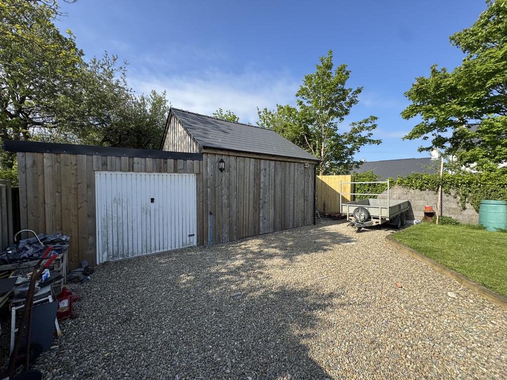 Garage/Workshop