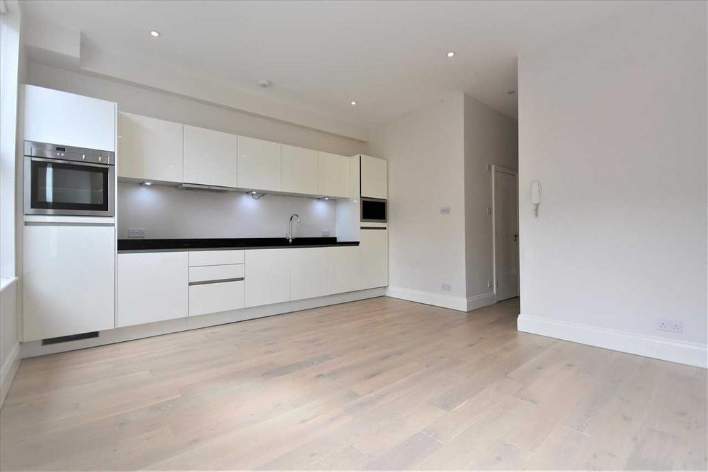Lounge/Kitchen