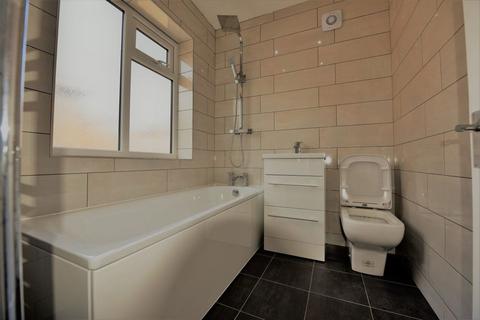 3 bedroom house to rent, 35 Bentley Grove