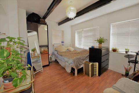3 bedroom house to rent, 35 Bentley Grove