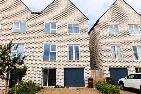 4 bedroom house to rent, Providence Avenue, Rochester ME1