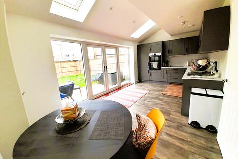 4 bedroom house to rent, Providence Avenue, Rochester ME1