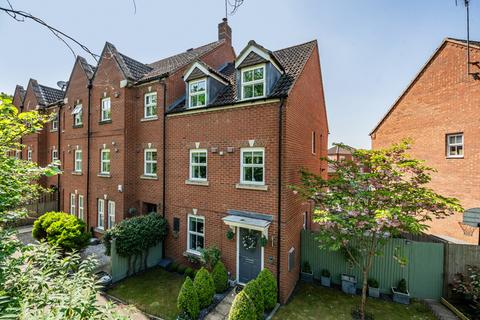 4 bedroom end of terrace house for sale, Victoria Walk, Berkshire RG40