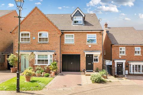 12 Newbery Close, Caterham, CR3 6GD