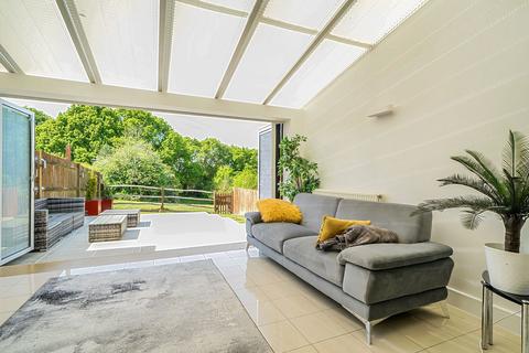 12 Newbery Close, Caterham, CR3 6GD