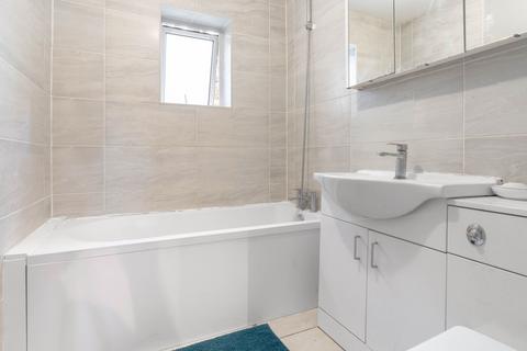 8 Erasmus Close, Cambridge, CB4 3TJ