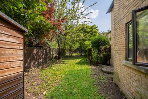 8 Erasmus Close, Cambridge, CB4 3TJ