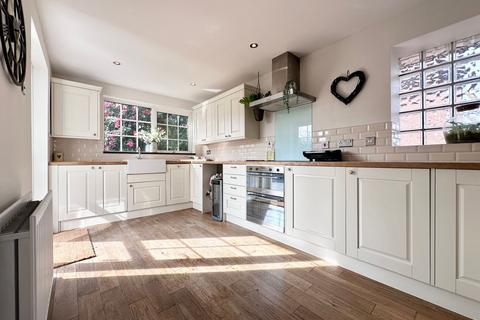 3 bedroom detached bungalow for sale, Mons Avenue, Billericay CM11