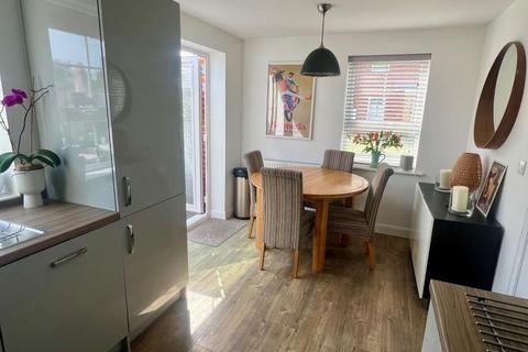 1 Burden Close, Wimborne, BH21 2FX