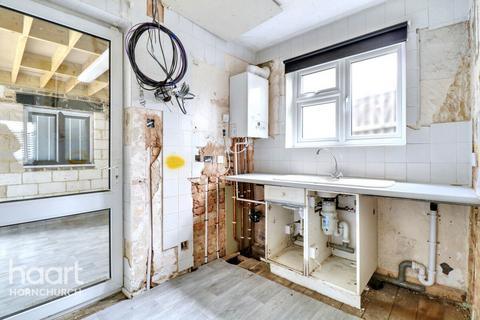 undefined, Squirrels Heath Lane, HORNCHURCH