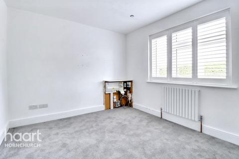 undefined, Squirrels Heath Lane, HORNCHURCH