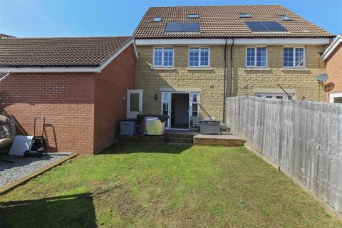 2 Bootmaker Crescent, Raunds, Wellingborough, NN9 6FF