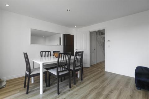 2 Bootmaker Crescent, Raunds, Wellingborough, NN9 6FF