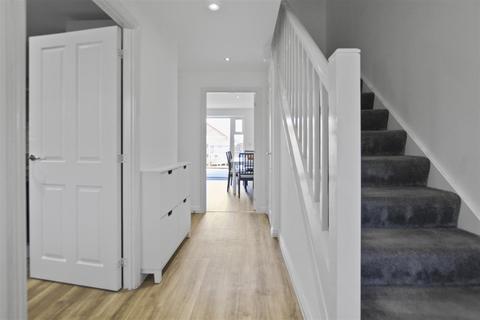 2 Bootmaker Crescent, Raunds, Wellingborough, NN9 6FF