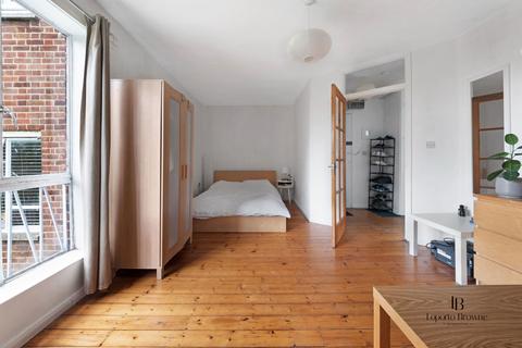Studio to rent, Junction Road, London, N19 5QD