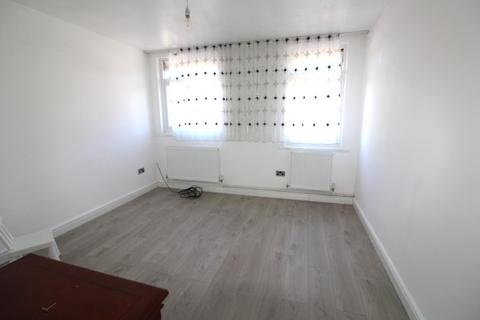 2 bedroom flat to rent, Haselbury Road, Edmonton