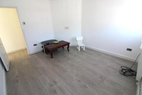 2 bedroom flat to rent, Haselbury Road, Edmonton