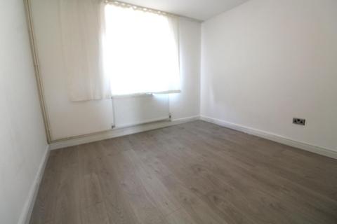 2 bedroom flat to rent, Haselbury Road, Edmonton