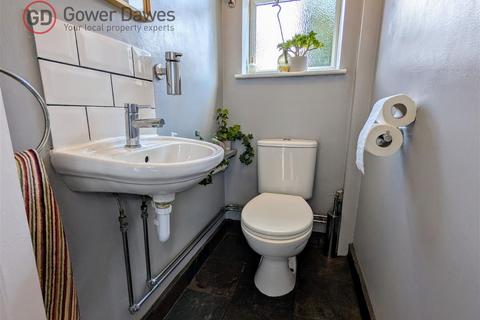 16 Cedar Road, Grays, RM16 4SX