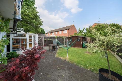 undefined, Woking,  Surrey,  GU21