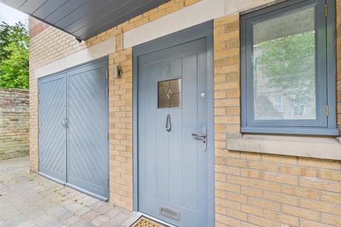 2 bedroom end of terrace house to rent, Welwick House Mews, Pearson Park, HU5