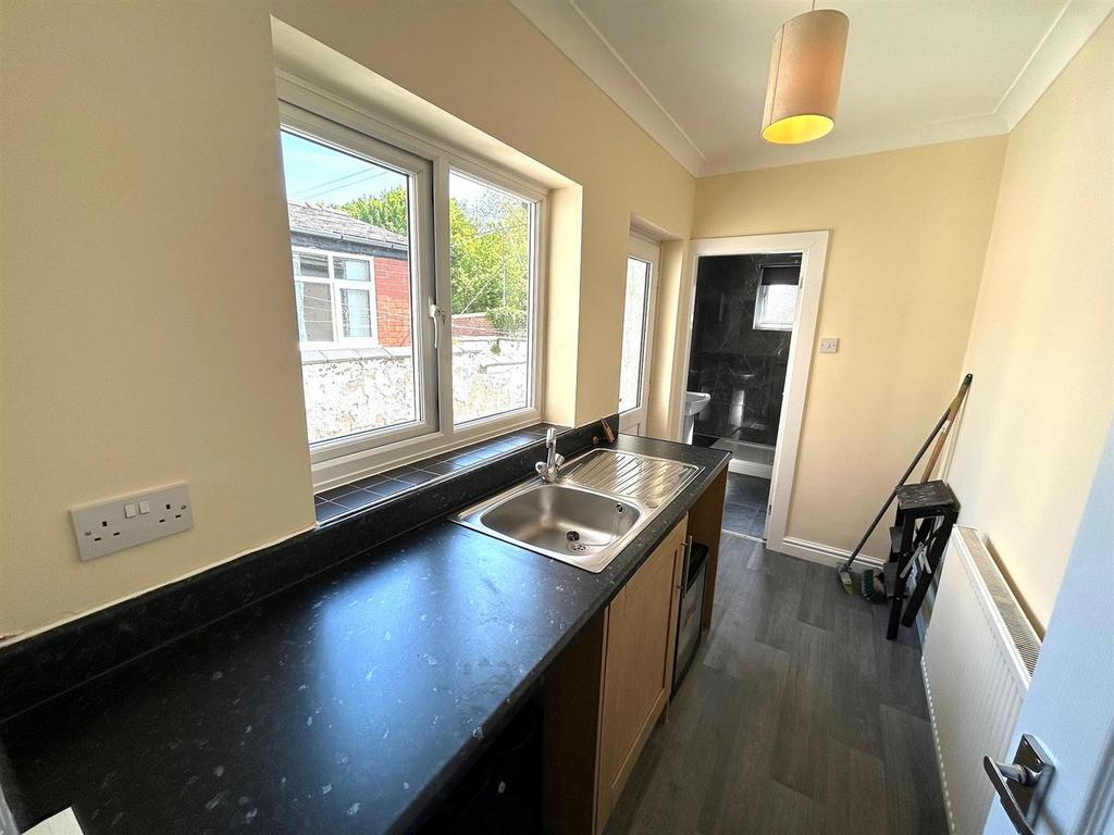 Kitchen 2.jpg