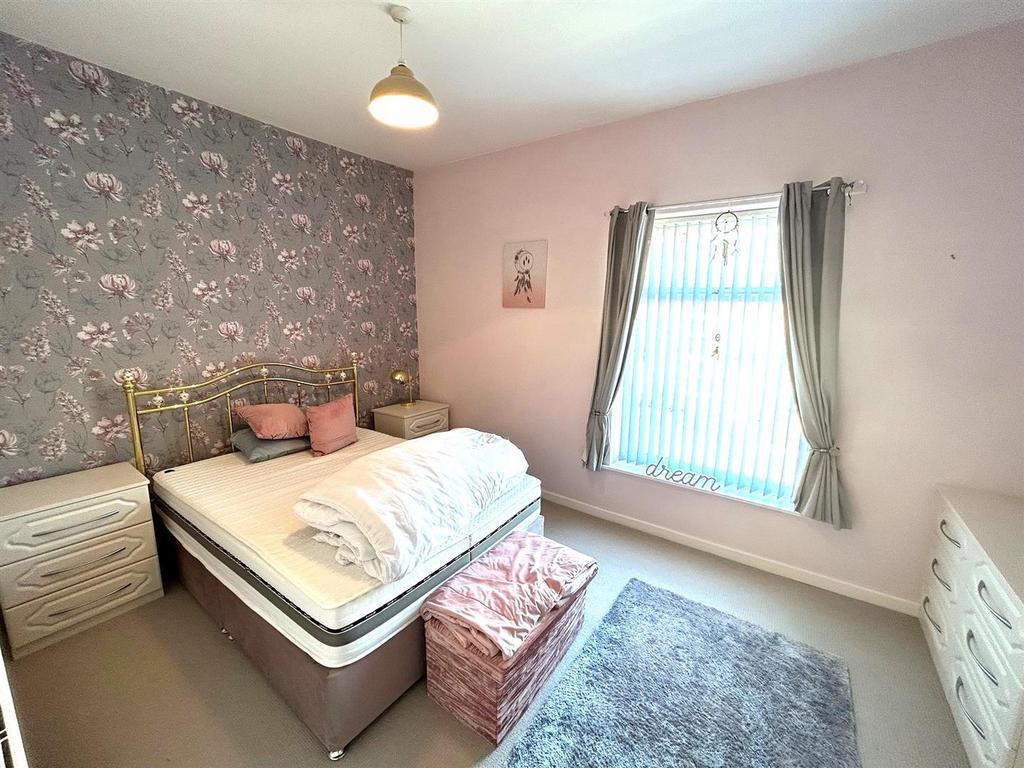 Bed 1.jpg