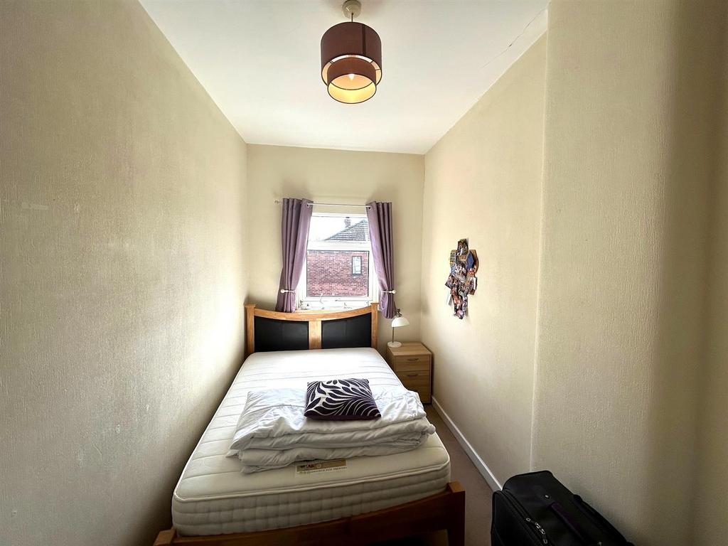 Bed 2.jpg