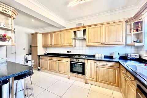 undefined, Ellerdine Road, Hounslow TW3