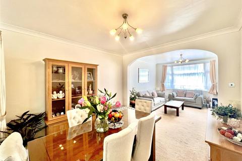 undefined, Ellerdine Road, Hounslow TW3