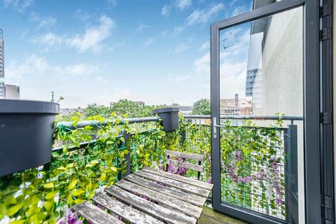 2 bedroom flat for sale, Pooles Park, Finsbury Park