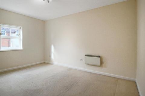 2 bedroom flat to rent, Broka Ct, Pine St, Aylesbury HP19