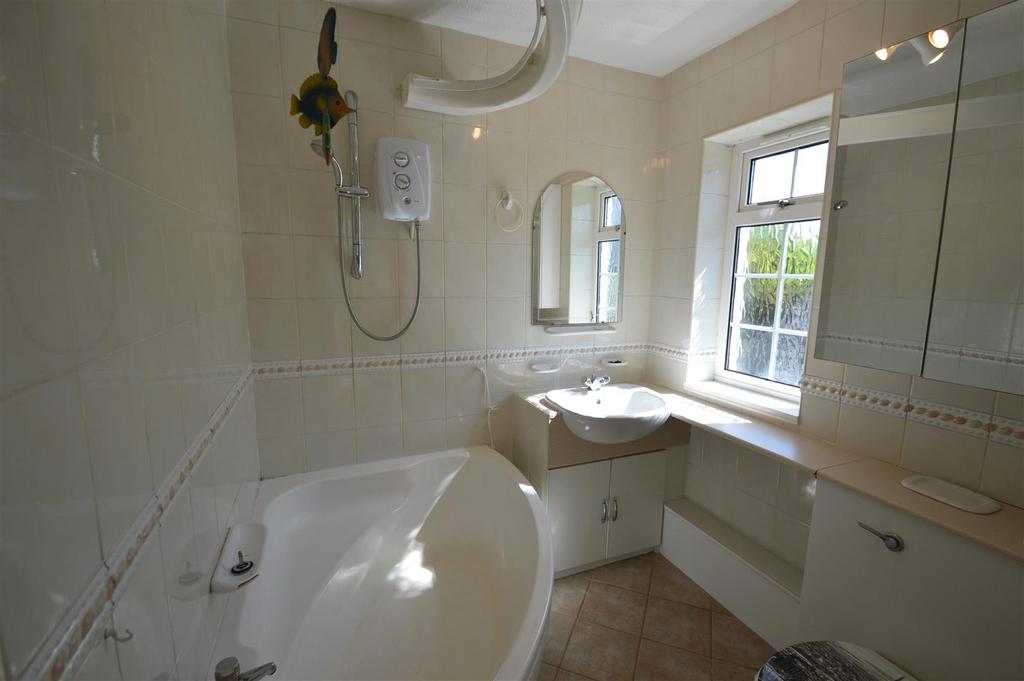 Bathroom .JPG