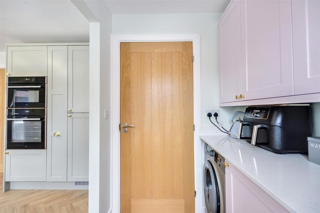 Utility Room 1.jpeg