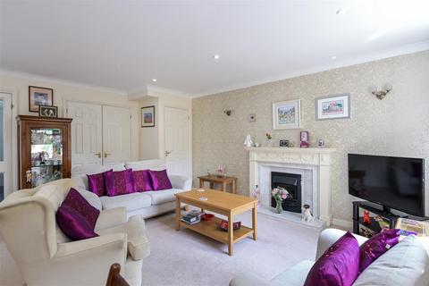 3 bedroom detached house for sale, Winkworth Road, Banstead