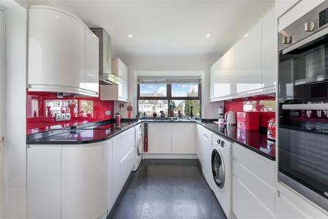 3 bedroom detached house for sale, Winkworth Road, Banstead