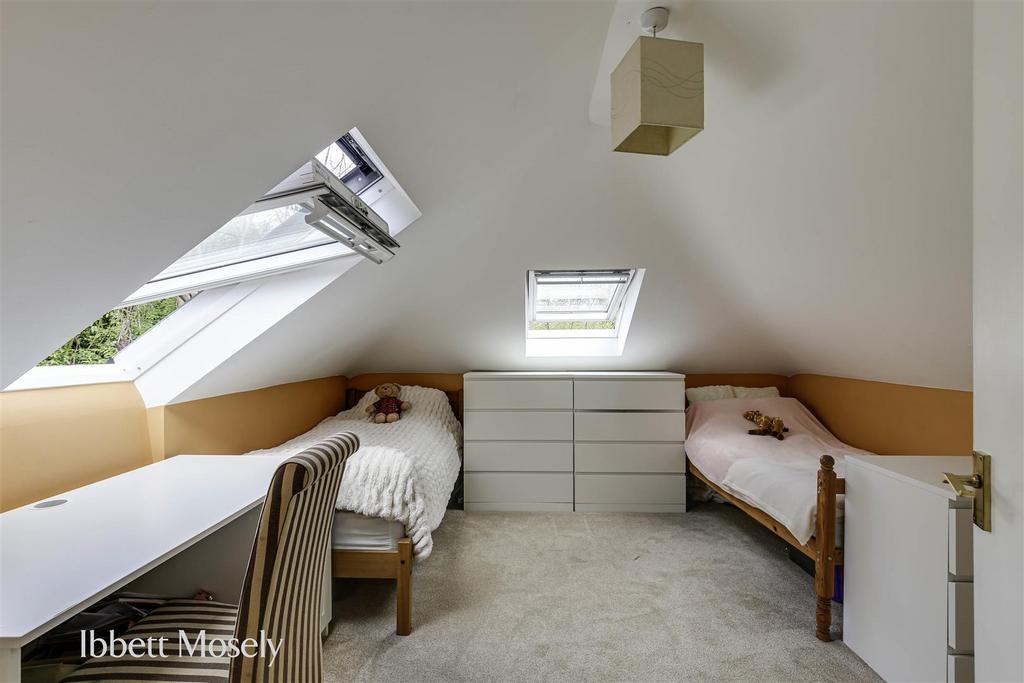 22 Bedroom.jpg