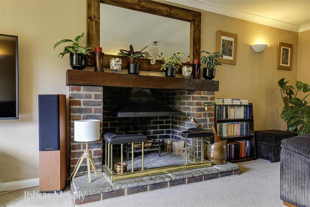 12 Fireplace.jpg