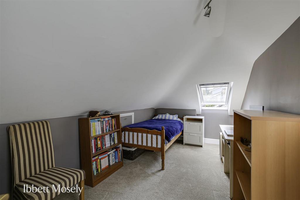 23 Bedroom.jpg