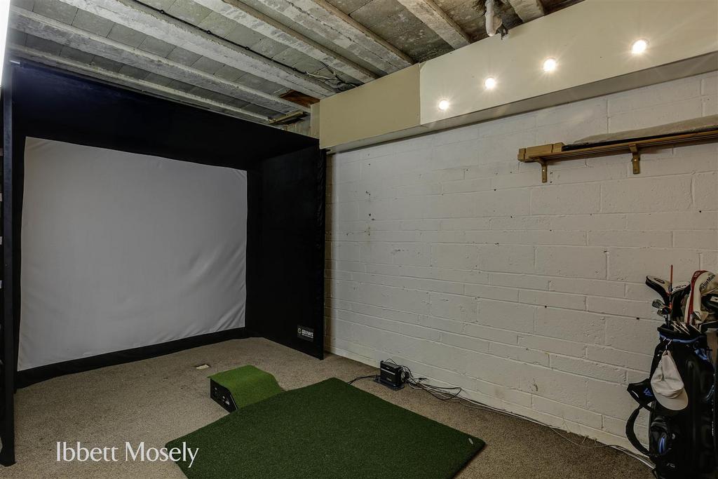 29 Inside Garage.jpg