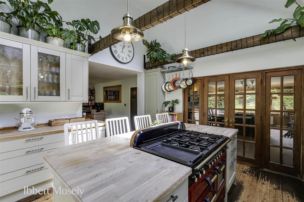 20 Kitchen.jpg