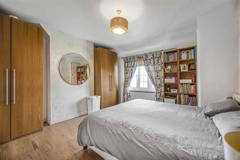 34 Abergeldie Road, London, SE12 8BJ