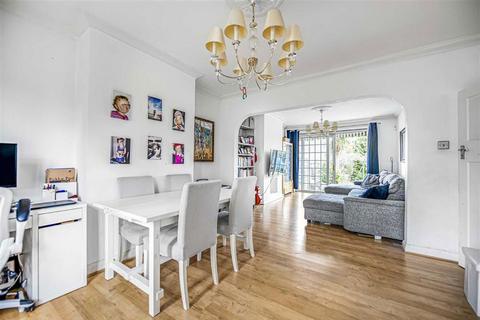 34 Abergeldie Road, London, SE12 8BJ