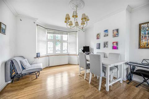 34 Abergeldie Road, London, SE12 8BJ